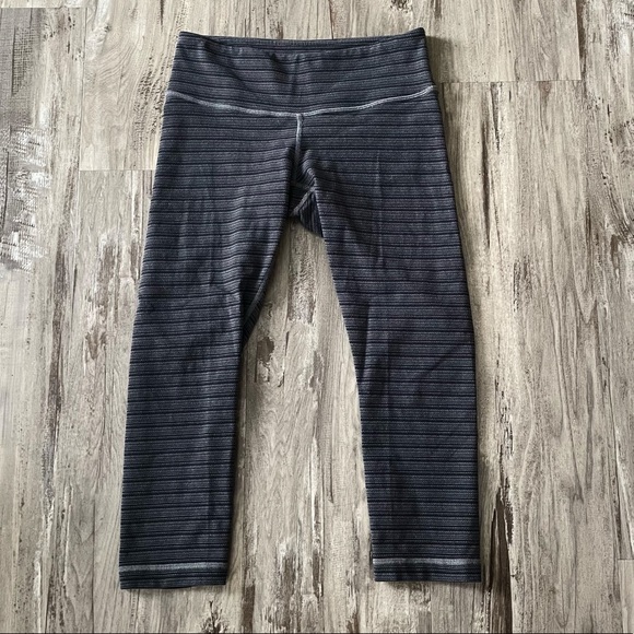 Lululemon Wunder Under Crop II (Textured Stripe Slate Deep Coal) - Picture 3 of 9